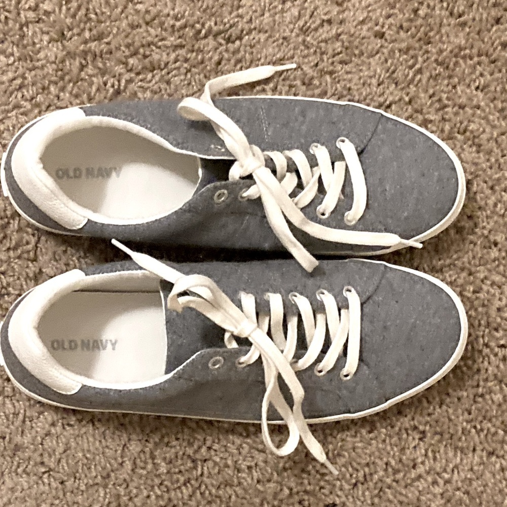 Shoes - Old Navy Women’s gray, size 8 tennis shoe
